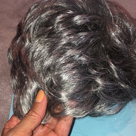 VIVICA A. FOX silver wig - Picture 10 of 11